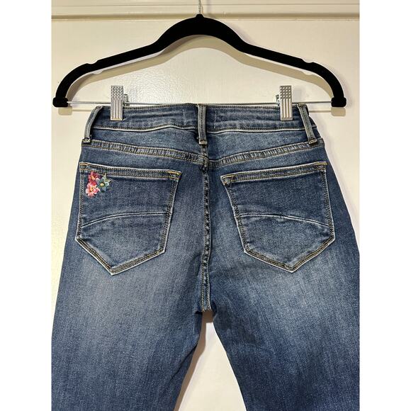 Driftwood Embroidered Colette Jeans Medium Wash Size 25W 26L NWT Floral Cuffed - Picture 10 of 16